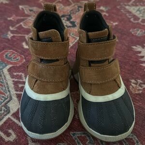Kids Sorel Out N About Boots size 9